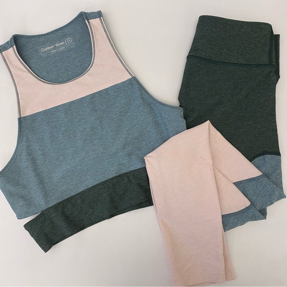 Outdoor Voices || Tri Tone Slash Crop Top + Leggings Set Green Small Medium